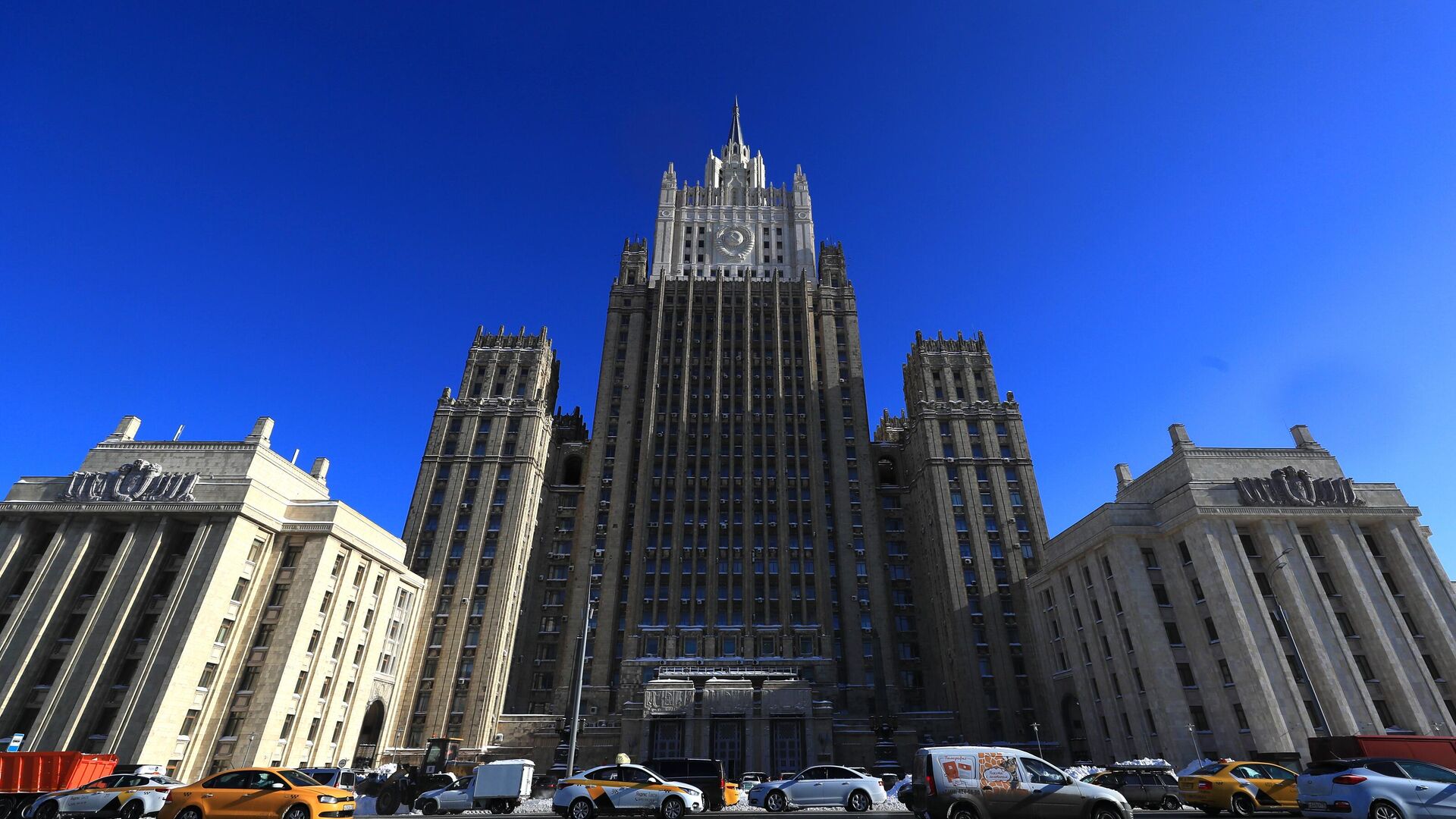 МИД призвал россиян воздержаться от публикации кадров работы ПВО в Персидском заливе