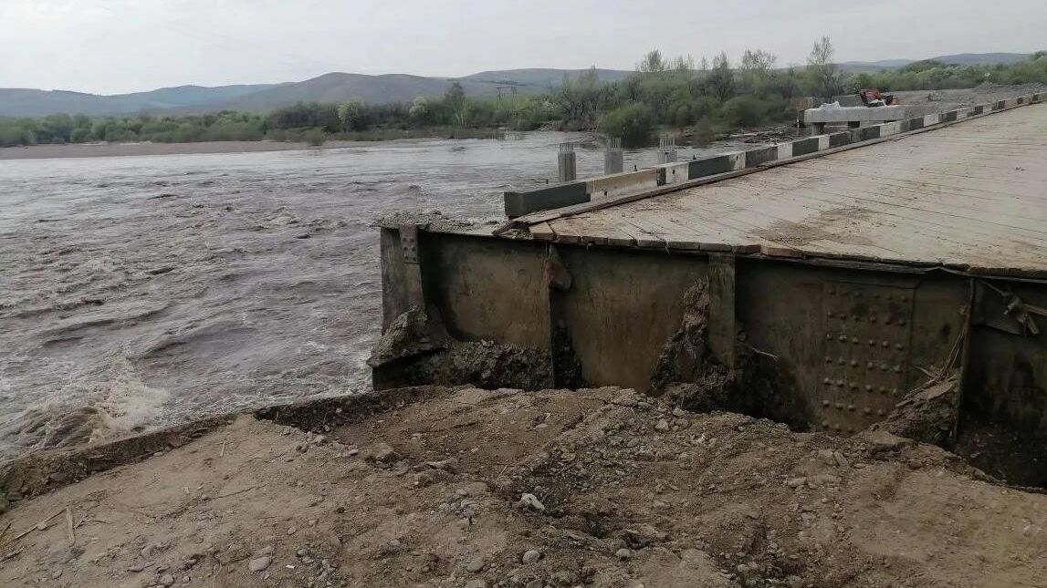 В Бурятии из-за ливней ввели ограничения на движение всего транспорта